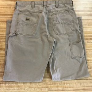 Men’s khaki pants 🧰